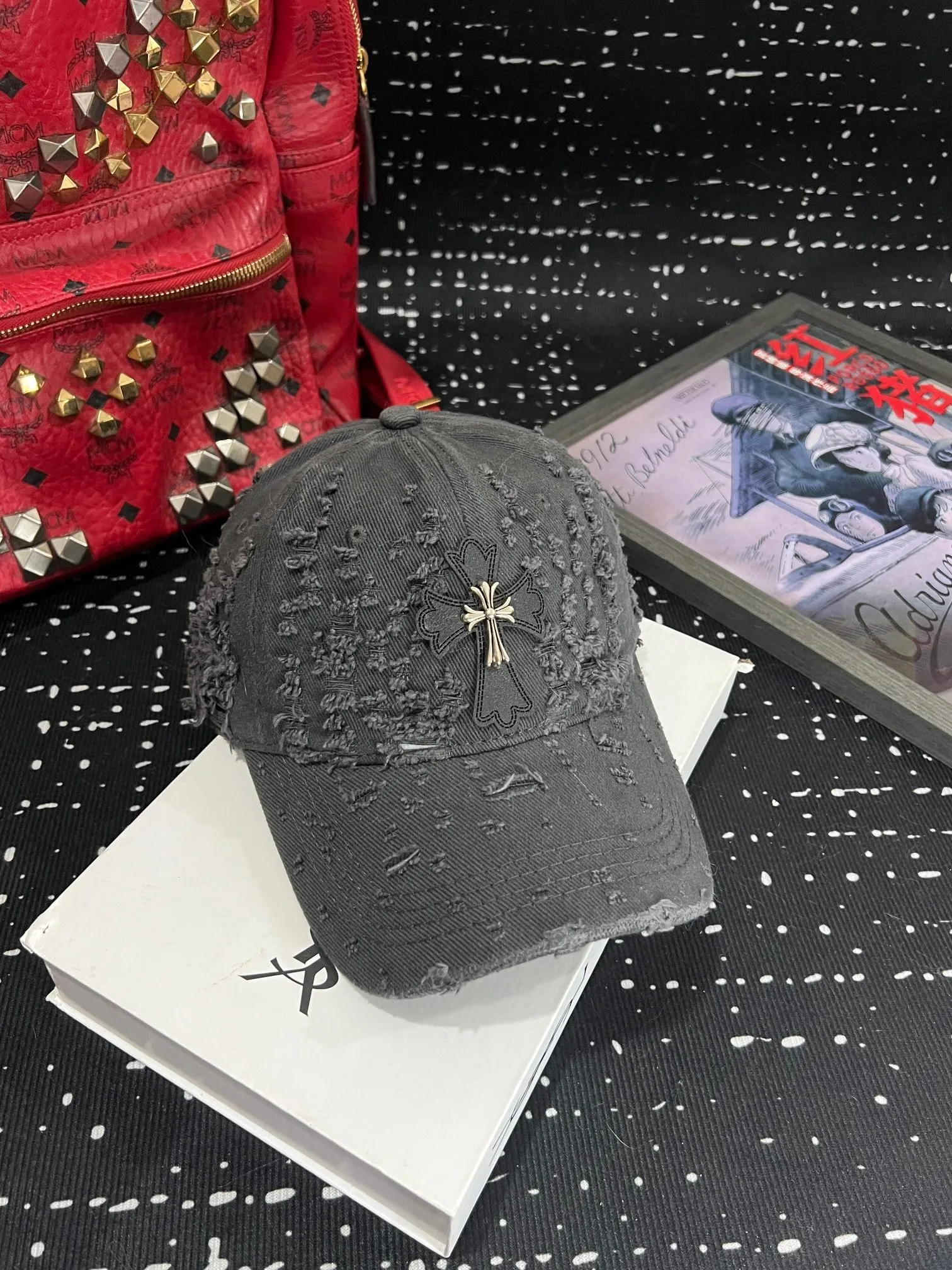❤Spring and summer new style Crow Heart Baseball Cap